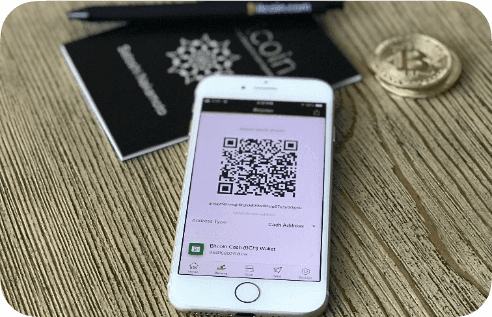 Un téléphone avec code QR comme mode de paiement en ligne