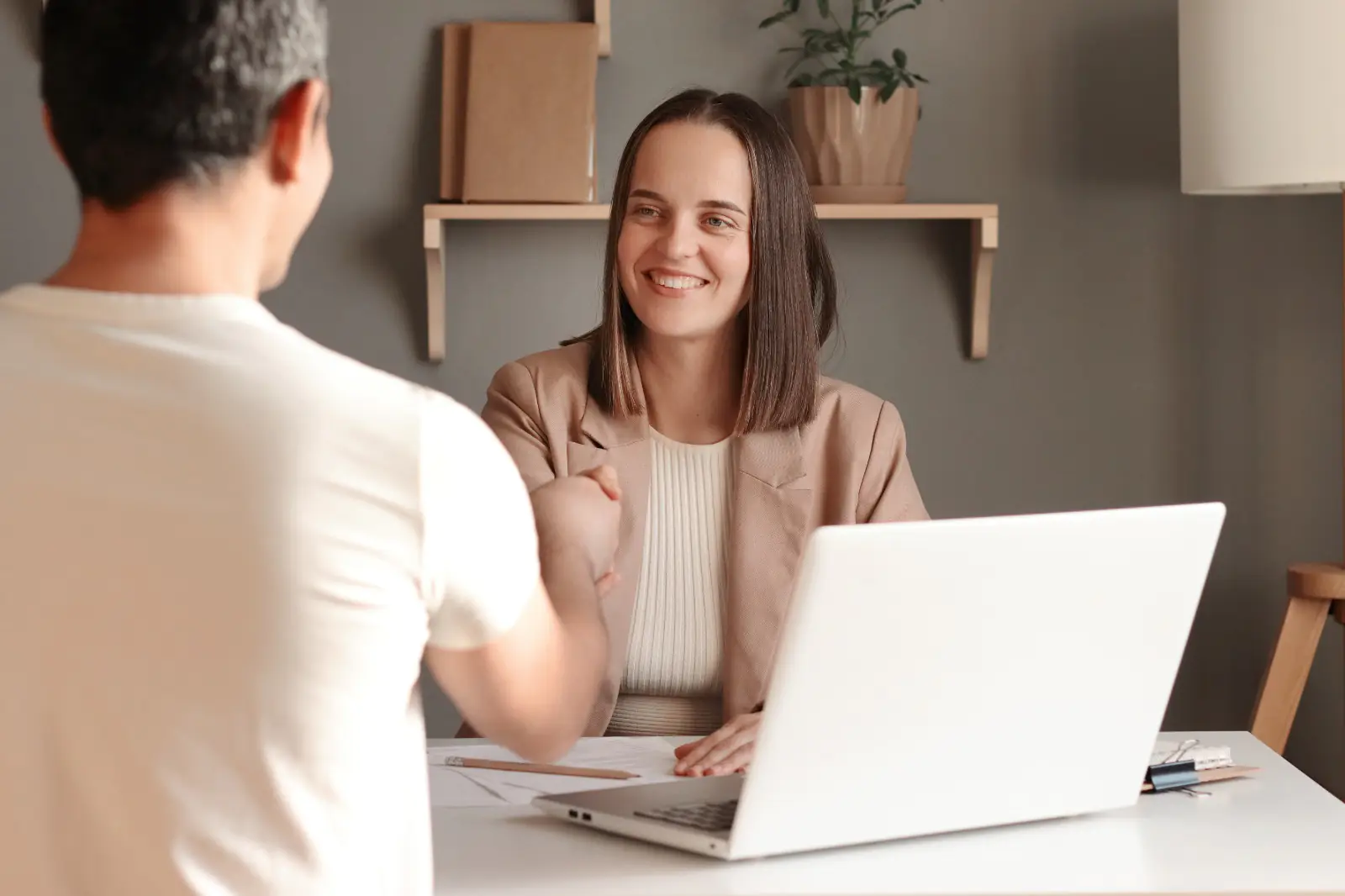 cultivate-strong-relationships-with-your-clients_.jpg.webp